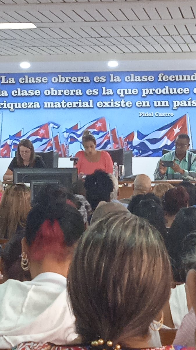 yanisbeycb's tweet photo. Comenzamos el intercambio con Betsy Díaz Velázquez Ministra del Comercio Interior donde nos actualiza sobre el perfeccionamiento del Comercio Interior.
#MejorSinBloqueo 
#PorCiroRedondoTodo
#LatirAvileño https://t.co/9UTtC0HLw6