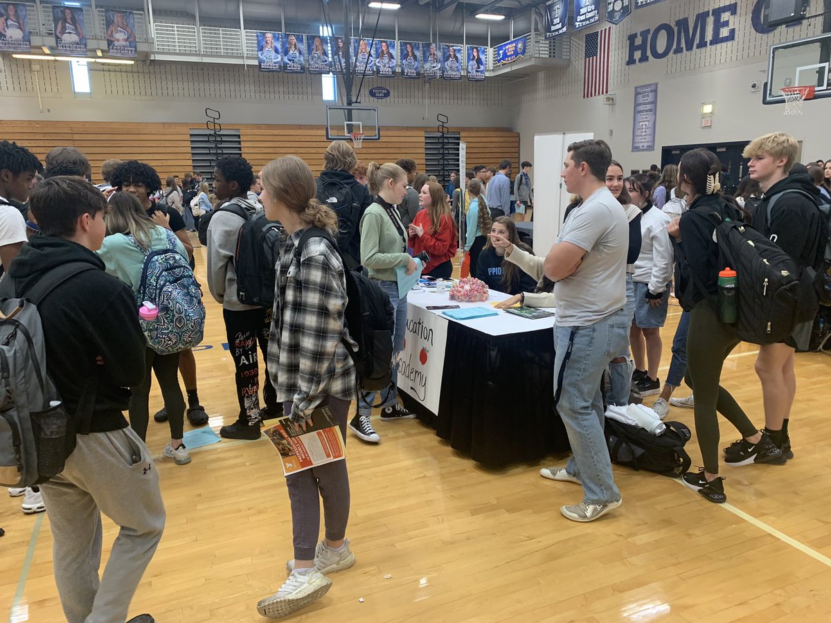 EdrisingPls's tweet photo. Interested in a career in education? Want to join Education Academy next year?! Come see us at the College and Career Expo today or Academy Night on 11/9! https://t.co/53wUjnT8Yy