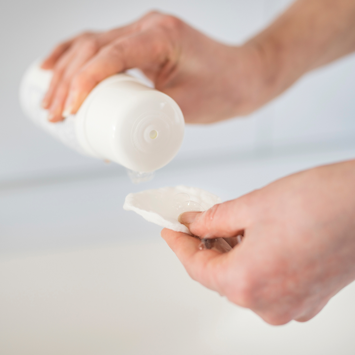 Tägliche Gesichtsreinigung = Gamechanger bei #Akne und unreiner Haut! 💦 Wir empfehlen morgens wie abends eine Reinigung in 2 Schritten.

1⃣. Mousse Reinigungsschaum dermasence.de/produkte/mouss…
2⃣. Tonic dermasence.de/produkte/tonic