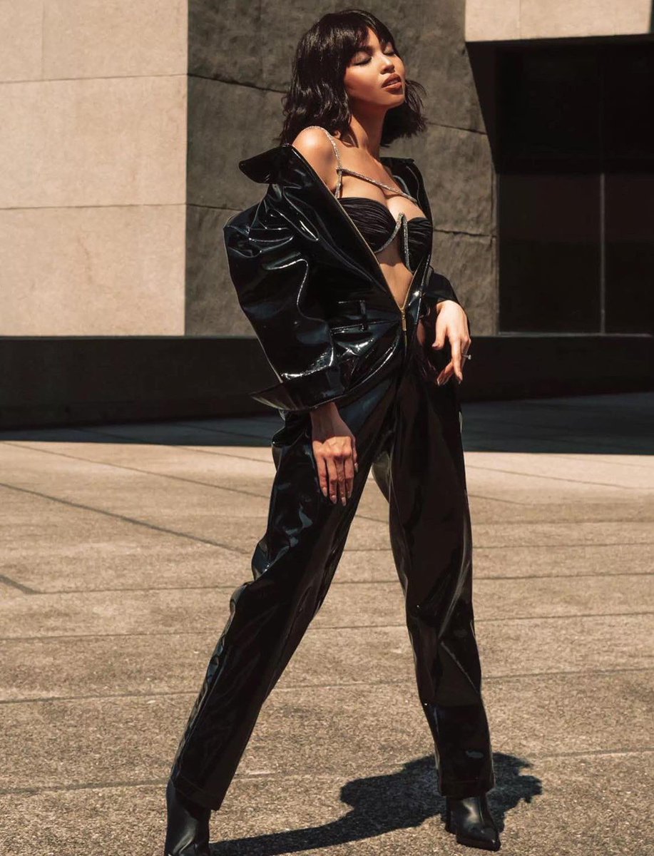 Thank God I stan the right one. #MaineMendoza