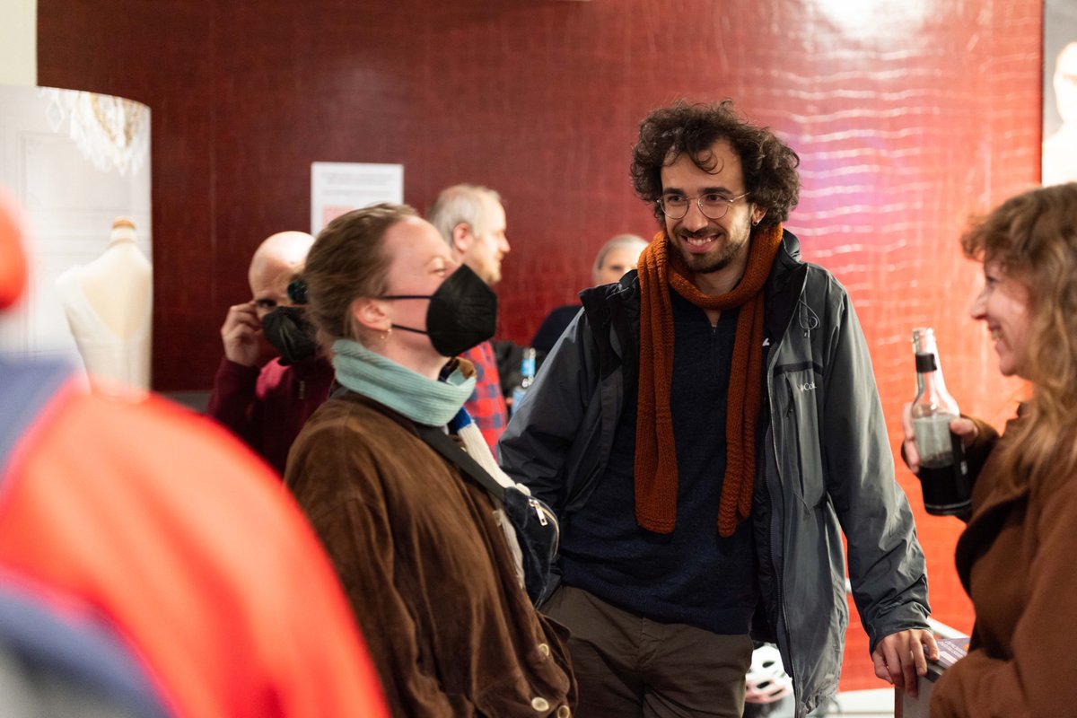 🎬#MovieTime @ yesterday's <a href="/BerlinSciWeek/">Berlin Science Week</a> Event:

Together w/ <a href="/hiig_berlin/">HIIG Berlin</a> &amp; <a href="/JWI_Berlin/">Weizenbaum-Institut</a> we streamed <a href="/CodedBias/">Coded Bias Documentary</a> &amp; talked about #AI &amp; the consequences of its too little regulated usage.
Thanks for joining @San_amd, <a href="/bherlo/">Bianca Herlo (@bherlo@mastodon.social)</a>, <a href="/h_mihaljevic/">Helena Mihaljevic</a> &amp; <a href="/SarahCiston/">Sarah Ciston</a>!
📸@felixnoak
#digitalfuture