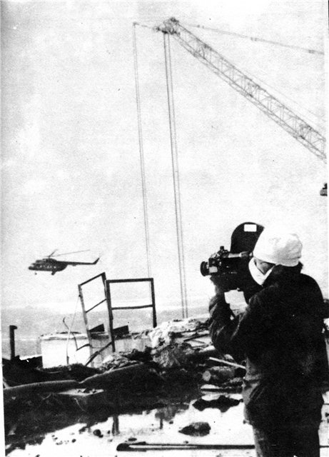 ChernobylX_tour's tweet photo. Incredibly rare photo of the camera man on the #Chernobyl NPP's roof, shooting the process of elimination of the consequences of the #Chernobyldisaster, 1986 ☢
Photo📸: Unknown
As #ChernobylZone is still closed for visits, join our other Urbex tours 👉🏼 https://t.co/kiYh22ioaD https://t.co/Kr158WrZ6K