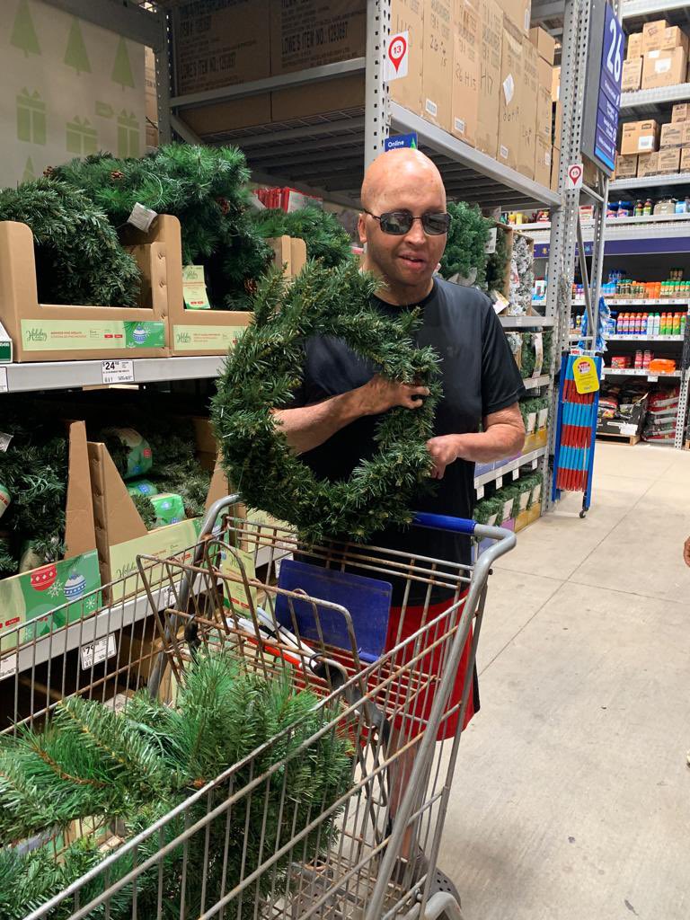 BuildingHomes4H's tweet photo. Our very own Army Sergeant Joel Tavera is at @Lowes getting his supplies from the #BlueWreathProject collection, shoppable at https://t.co/0apldqU5W1, to decorate his front door to show thanks and spread positivity for our veteran community. ๐๐บ๐ธ #BuildThanks https://t.co/YRyk7NwAjO