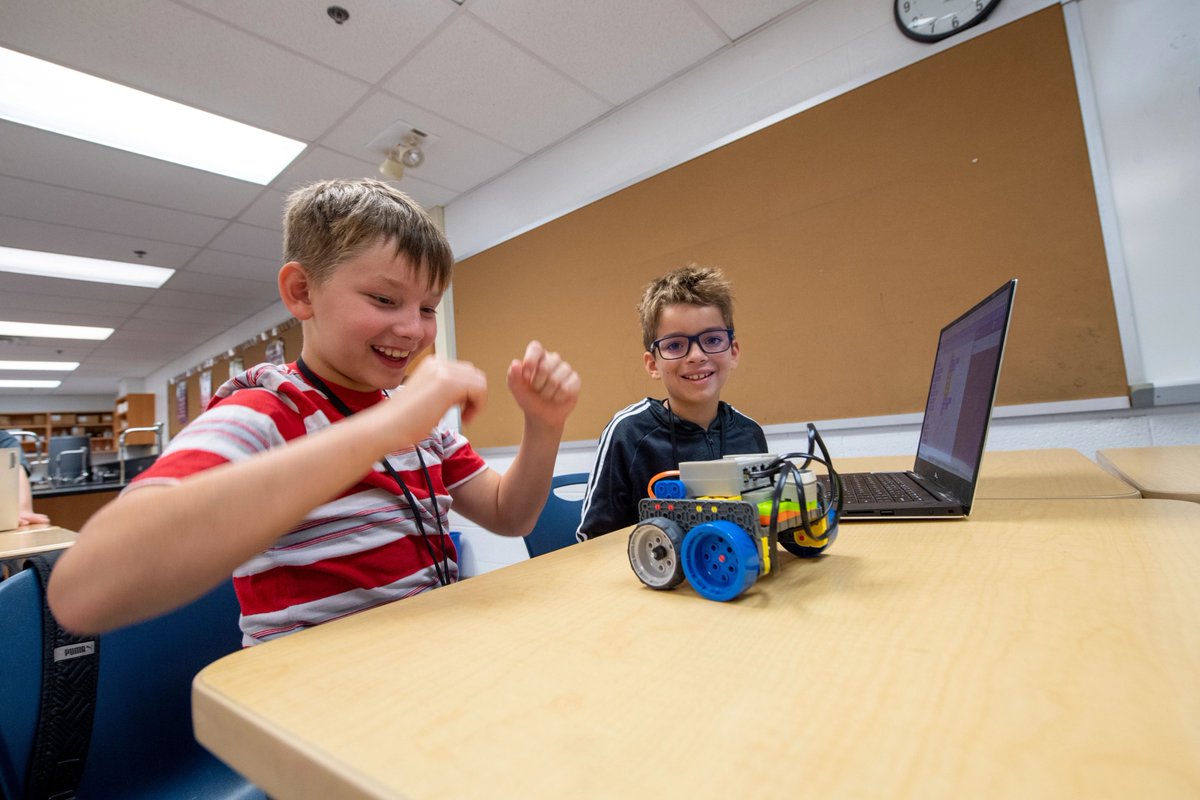 🤖 FCPS is ready to Code UP! The Department of Defense Education Activity has awarded a $2 million grant over five years to provide Computer Science and STEAM programming to 13 FCPS schools in Regions 3 and 4. Learn more about Code Up:bit.ly/3T3zFjc