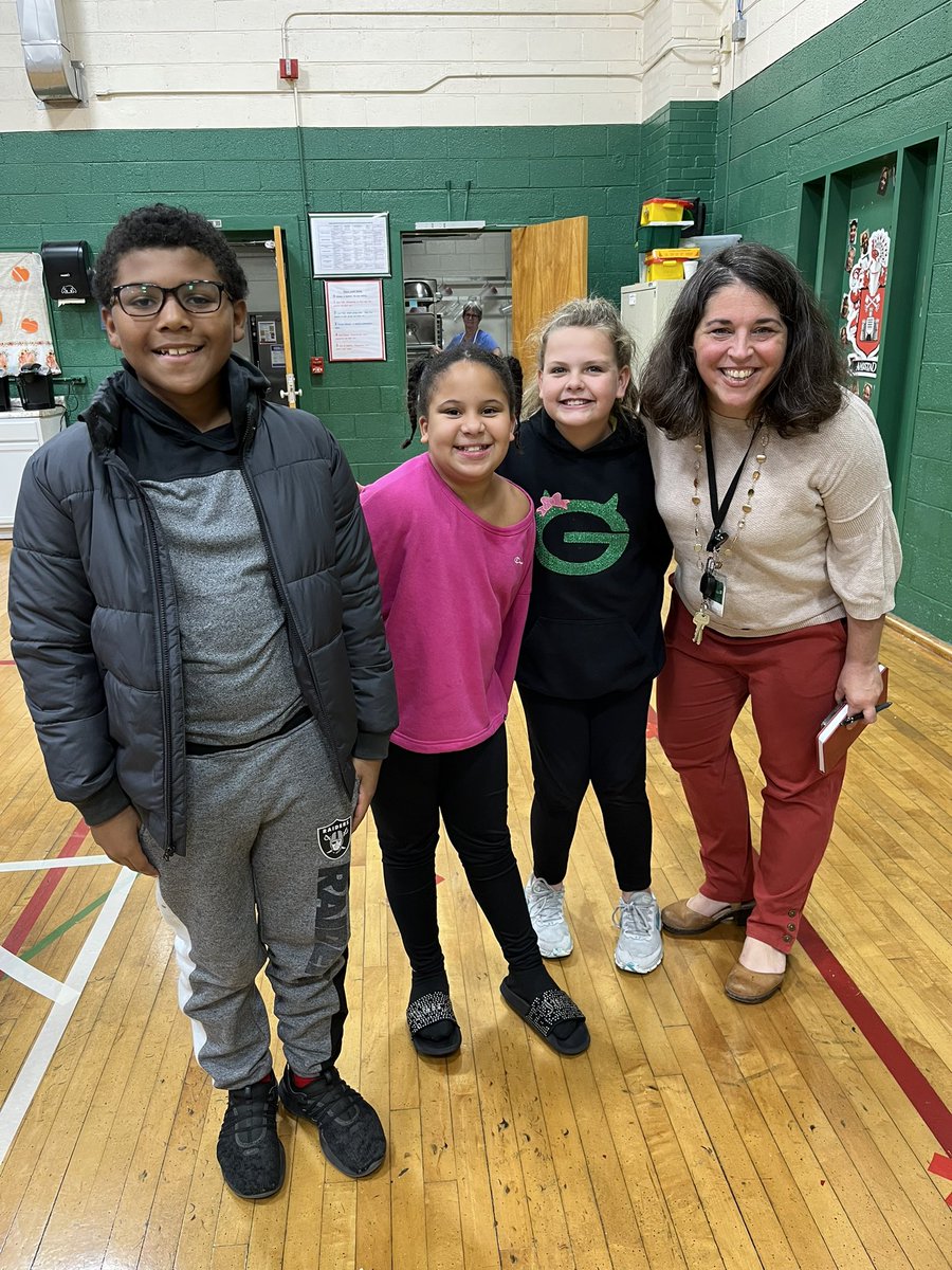 HighlandGville's tweet photo. Our Hawks enjoyed meeting, Mrs. Smith today! Sheโs going to love Highland. #differencmakers @HighlandGville @GreenevilleCity https://t.co/RuMRxINqJ5