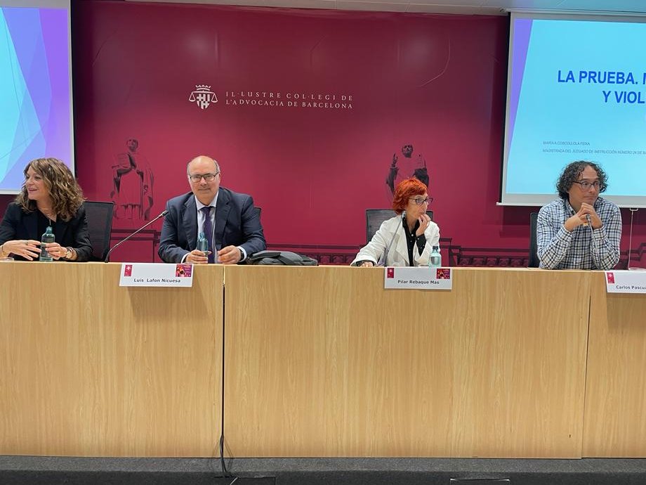 La violència de gènere no és un tema de casa és un tema de la societat: és un delicte social.
Cal entendre els silencis, els dubtes, les pors de la víctima, necessitem especialistes que ens ajudin a entendre la víctima,calen unitats de valoració integral forense a la guàrdia.