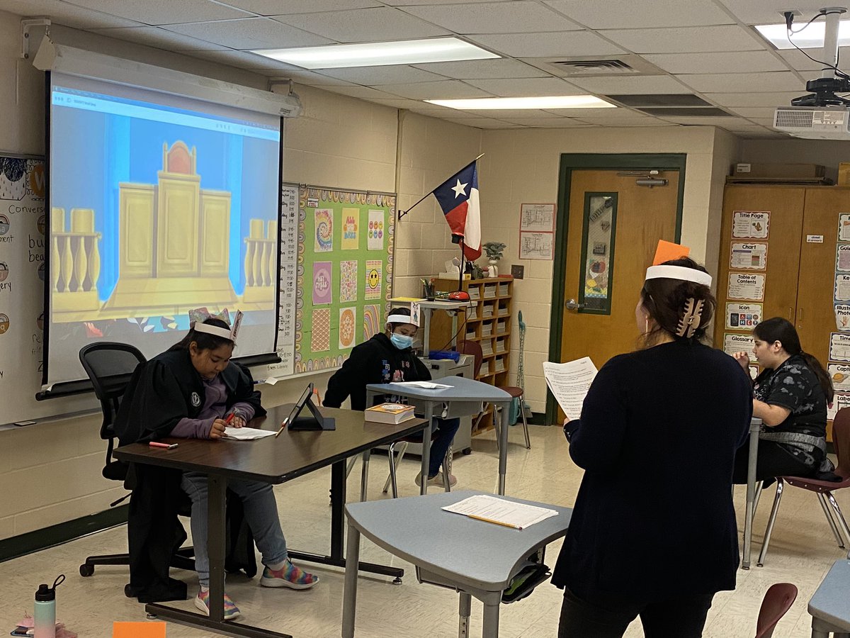 HCISDMultiLang's tweet photo. @HarlingenCISD @HCISDMultiLang @HCISDCurriculum Jefferson Tiger Camps driving a focus on TEKS hands-on for students learning! https://t.co/fVvERde0oI