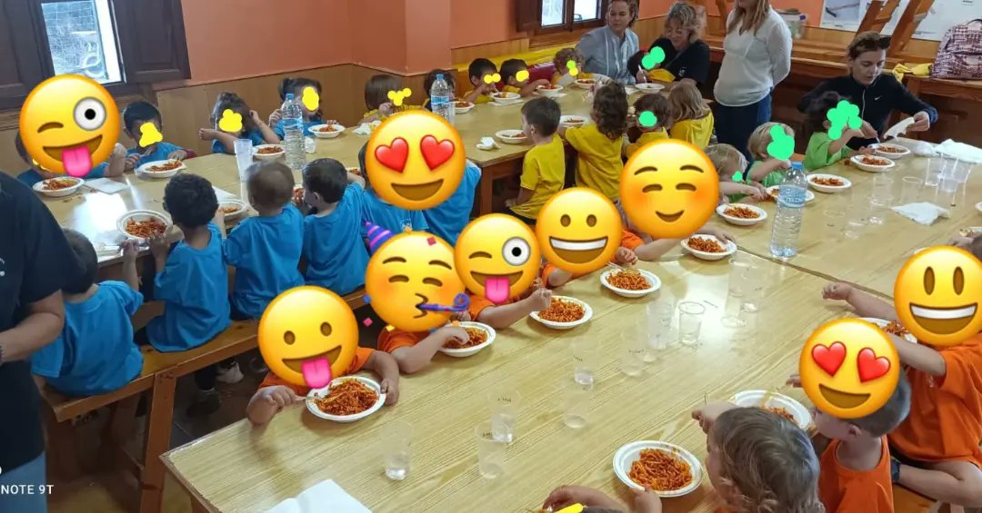es_cda's tweet photo. Un dia especial, ens han vingut a veure les nines i nins de 2 i 3 anys de l'escoleta Els Taperons de Campos.
Han conegut i alimentat els animals de la granja i treballat en els planters de l'hort!
I dinat d'un bon plat de pasta i fruita. Vos esperam aviat!💚
#campsdaprenentatge https://t.co/y7O84JtbyG