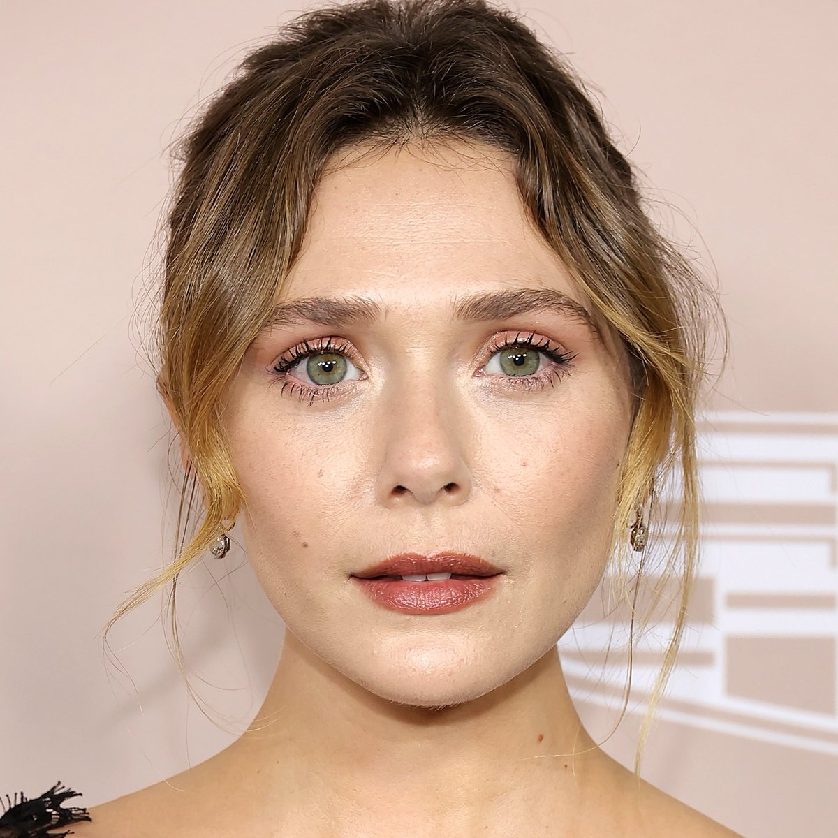 orbrmedias's tweet photo. 🚨 URGENTE: Avançando as produções de "Os Sete Maridos de Evelyn Hugo", Elizabeth Olsen (Wanda/Feiticeira Escarlate) está oficialmente escalada como Celia. https://t.co/EPp03hzMQs
