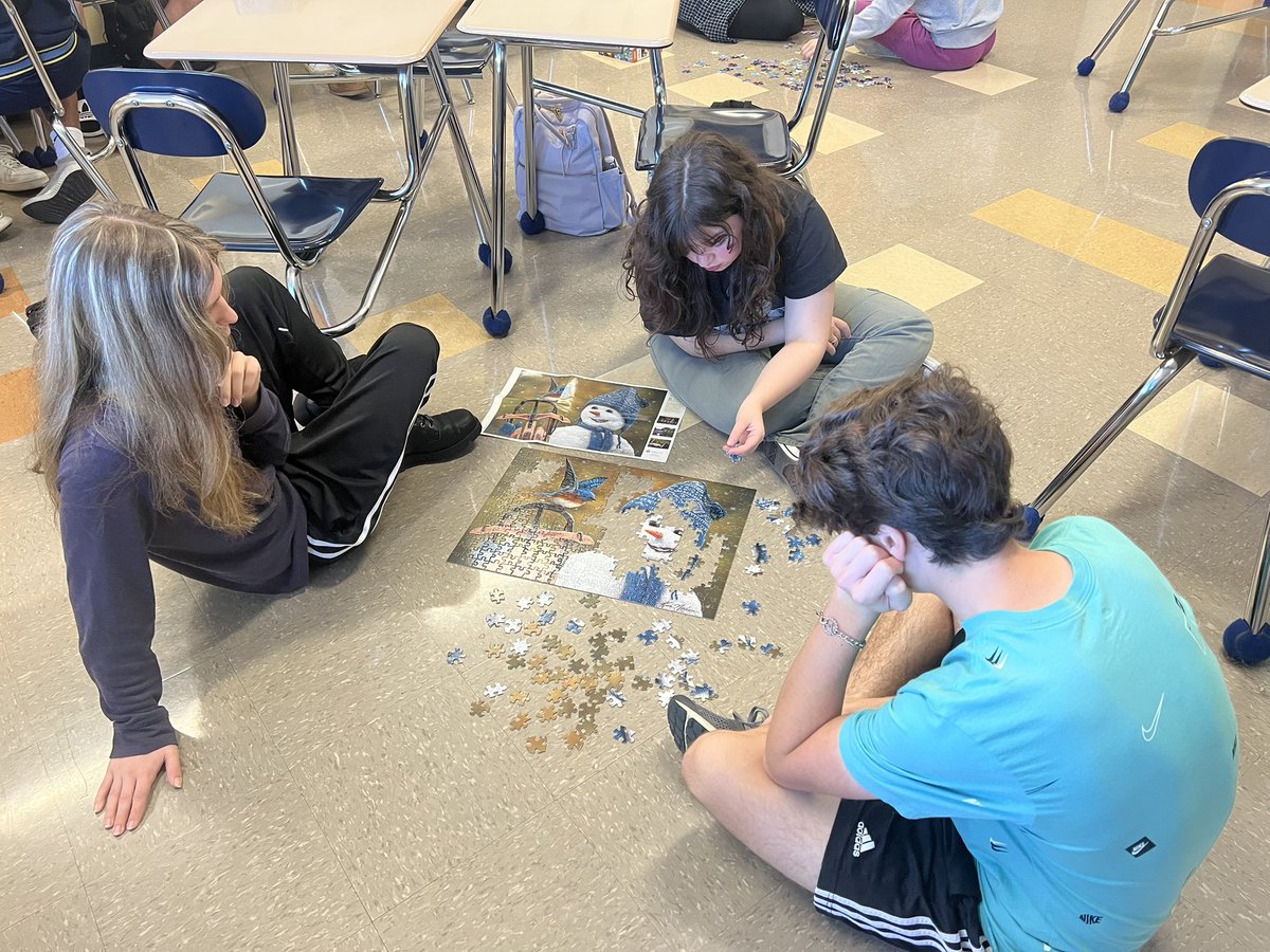wcsSHSjp's tweet photo. Puzzle day to introduce trig identities! @wcsSHS https://t.co/QopbGoqgpa