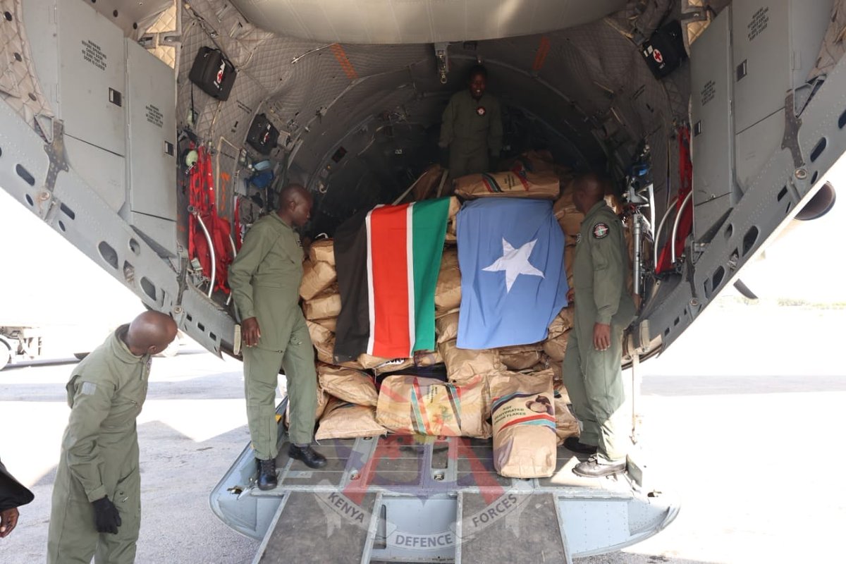 kdfinfo's tweet photo. The   Kenyan Government  has today  delivered a  planeload of emergency relief aid to the government of Somalia following  the devastating bombings undertaken by Al Shabaab militia in Central Mogadishu. 
https://t.co/1mdoTEhZVY https://t.co/yTxkkWDn2A