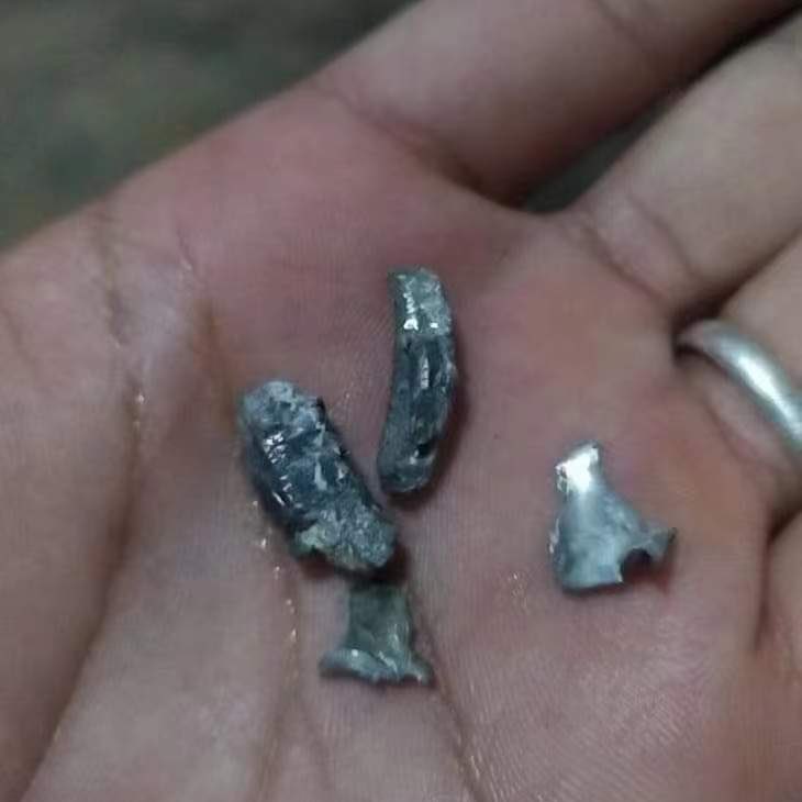 nslwin's tweet photo. Khit Thit Media quoted Kachin Independence Army (KIA) sources that junta forces today at 8:30 pm fired artillery shells into the Christian Bible School Campus in Shan State's Kutkai Township, injuring four students.

#WhatsHappeningInMyanmar https://t.co/u4lYoFHPNx
