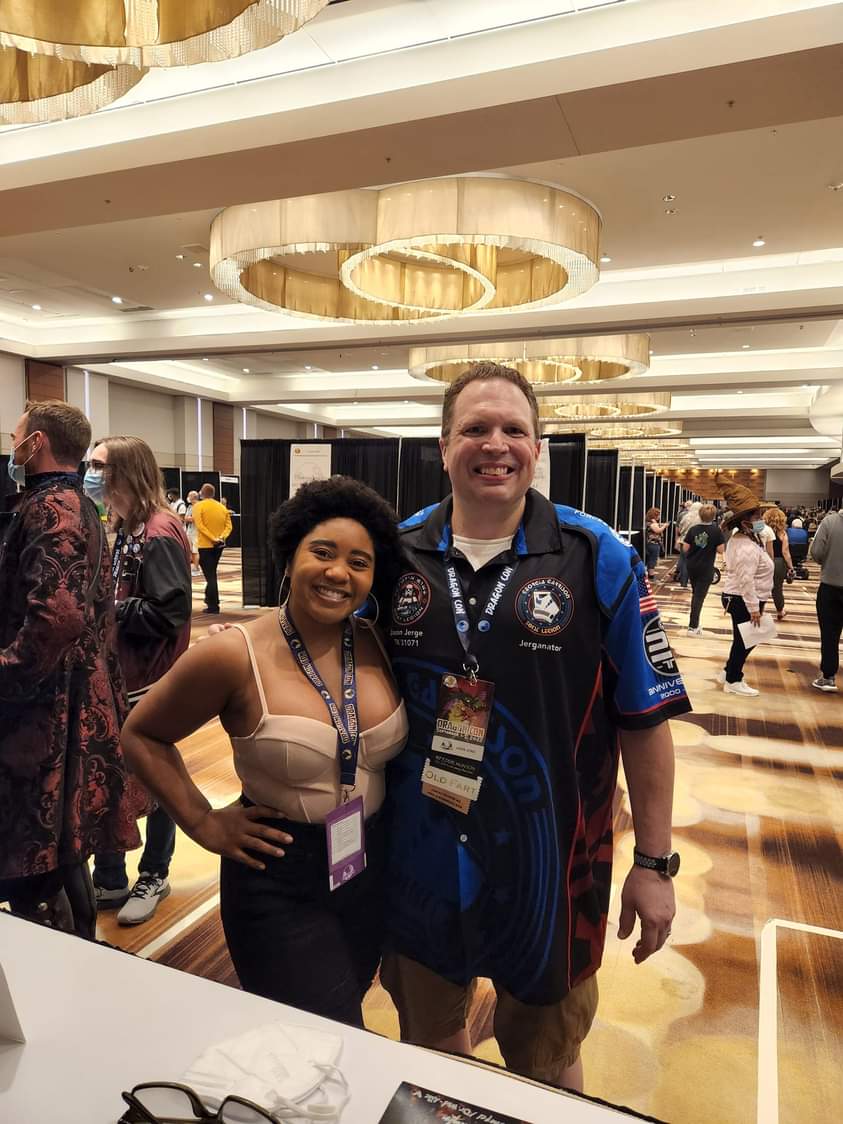 jasonjerge's tweet photo. @AnjelikaW I hate hearing about the cancelation of #Stargirl. It was so nice meeting you at #dragoncon https://t.co/kugNHucaHV