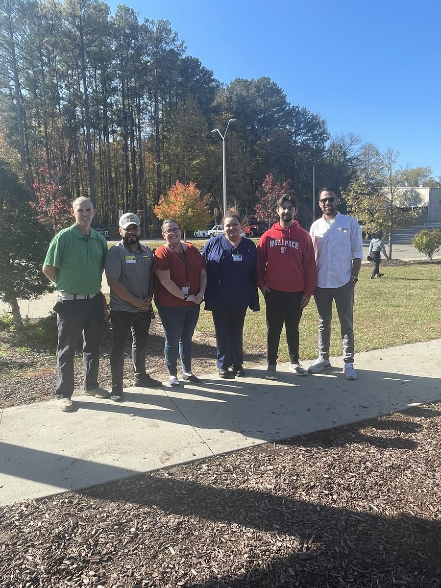VmccaGreenTeam's tweet photo. Thank you @BLC_Landscaping for coming to @VernonMaloneCCA to discuss more on the future plans of the Greenhouse 🌱 https://t.co/nzAjabd8rN