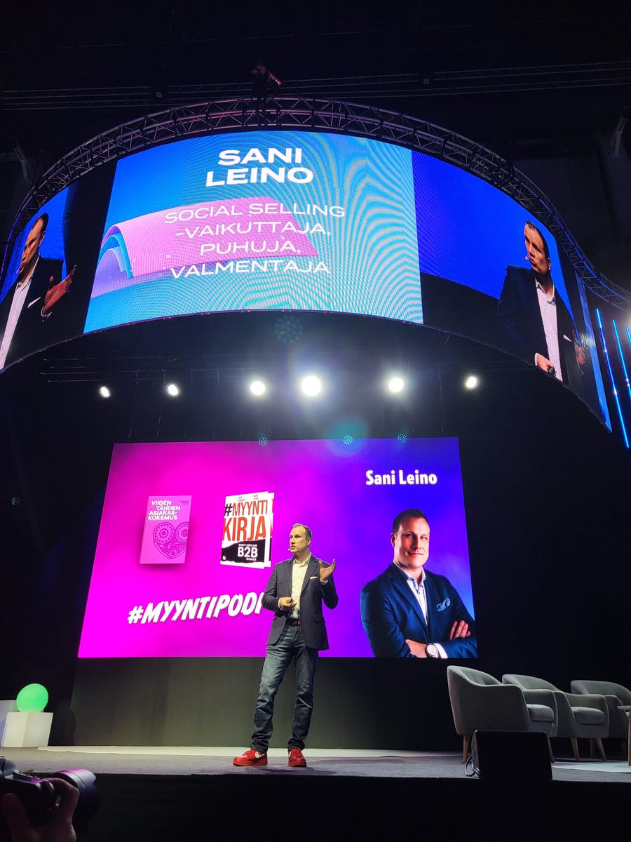 SaniLeino's tweet photo. Olipa mahtava päivä autoalan ammattilaisten kanssa 🤩

Kiitos #AKLSummit 🙌 https://t.co/nw1vmCEGHR