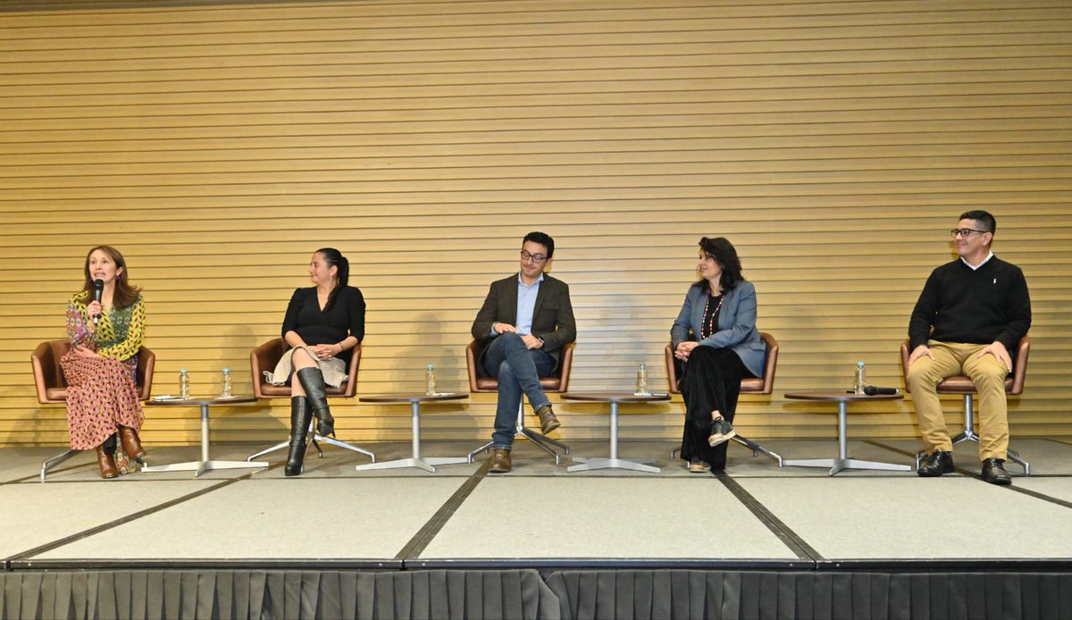 camaracomerbog's tweet photo. Aliados del programa soluciones de economía circular como @Ambientebogota, la agencia de cooperación GIZ, @SENAComunica  y  DeKonciencia, en el Panel: La Economía Circular una apuesta y de Articulación para Bogotá y la Región. https://t.co/wEyswl2Dhy