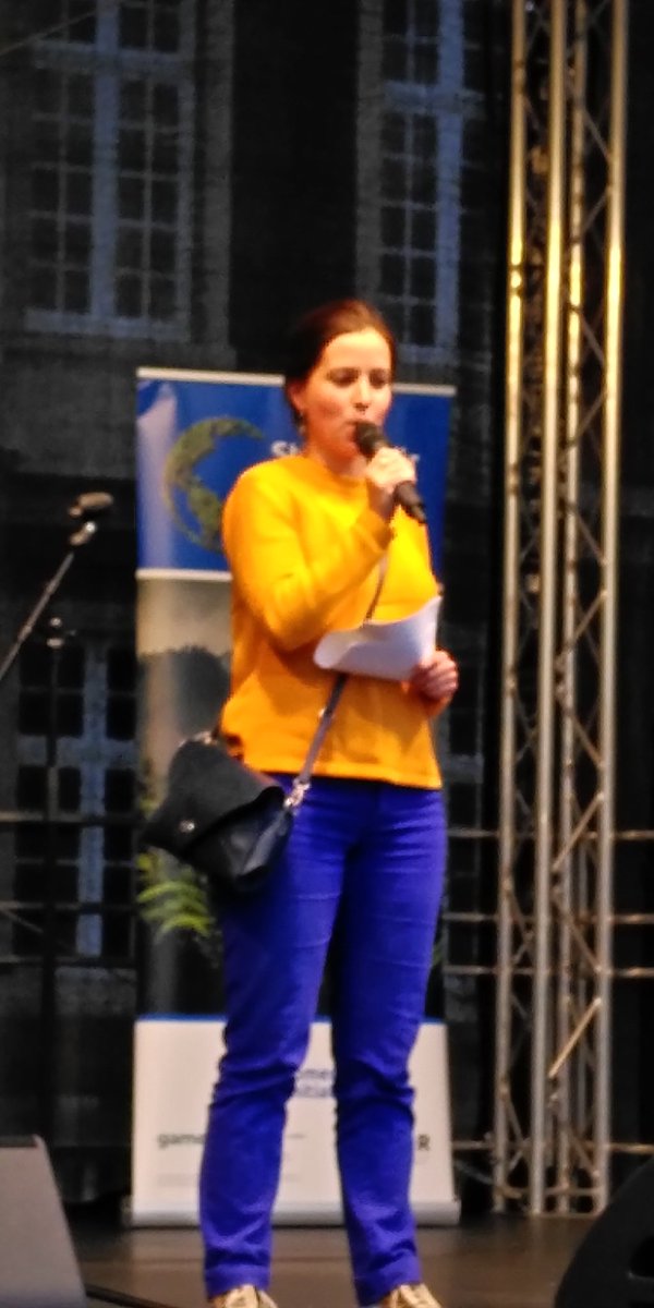 Lisa Kirtz von der Initiative Romero #cir steht nun stellvertretend für drei Sprecher*innen aus Salvador Honduras und Nicaragua auf der Bühne #muenster