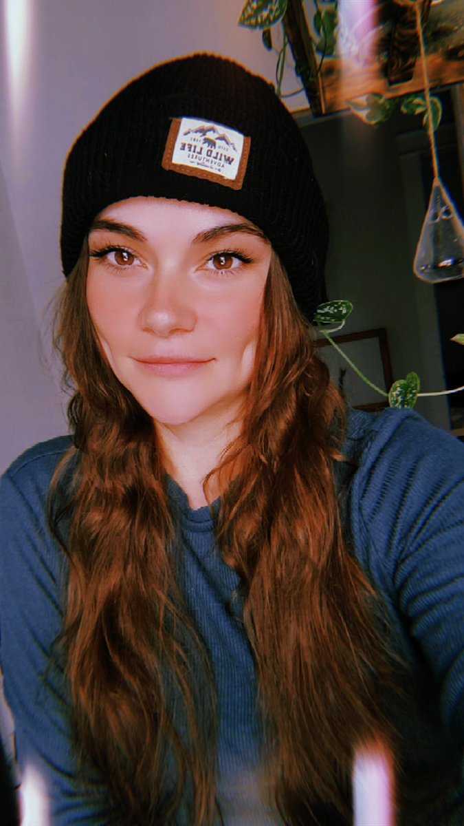 EssikaJay's tweet photo. It snowed like 2 ft since yesterday 🌨❄️🥺 https://t.co/gBH47x5mxr