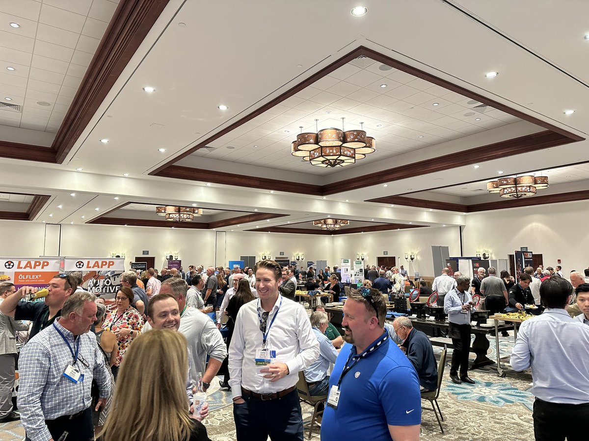 RTKlimko's tweet photo. Another successful @AHTDistributor Product Showcase #AHTDFall #ahtdrocks https://t.co/tZnVVhhw5B