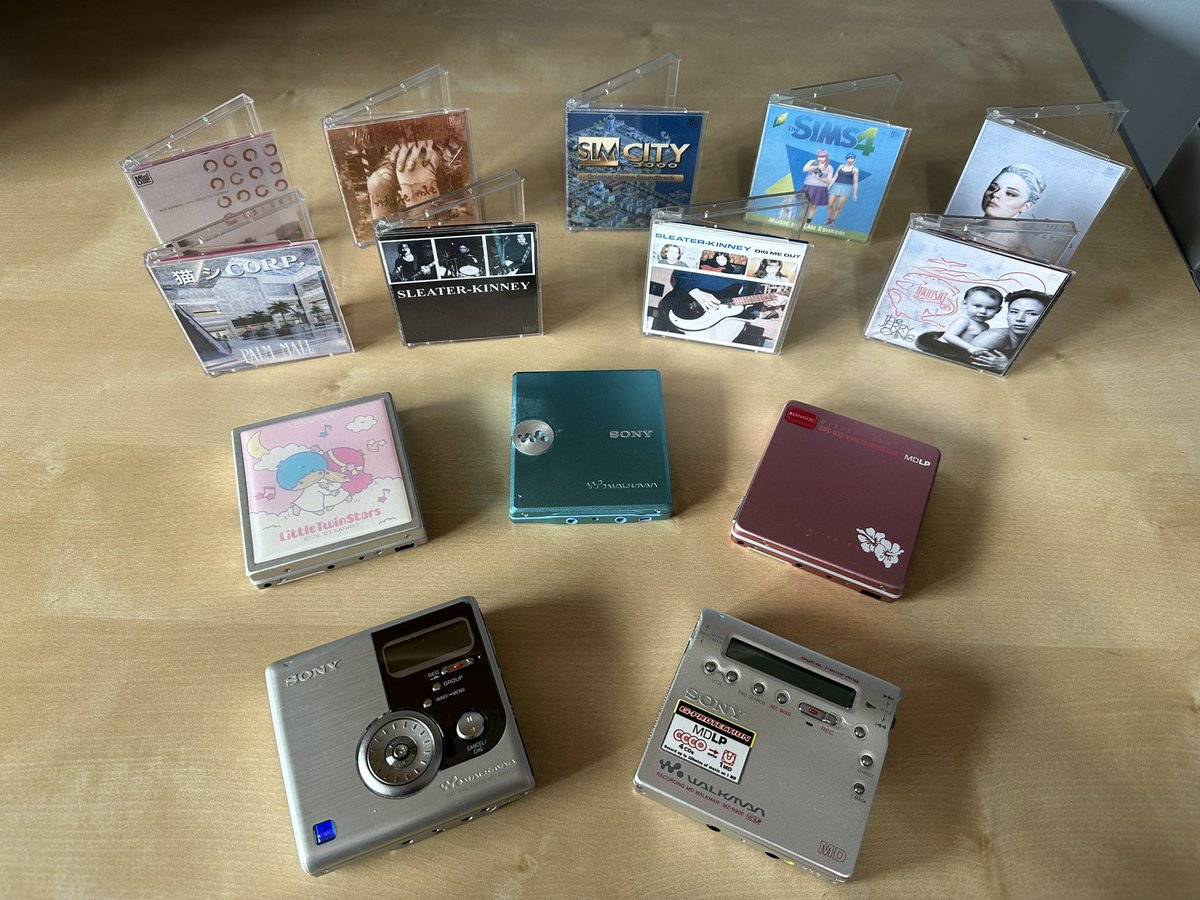 Happy 30th birthday #Minidisc! Thankful for the community that exists to share info about keeping them running after all this time, and share enthusiasm about my weird interest in putting together what albums that never actually existed on the format might have been like 😄 #MD30