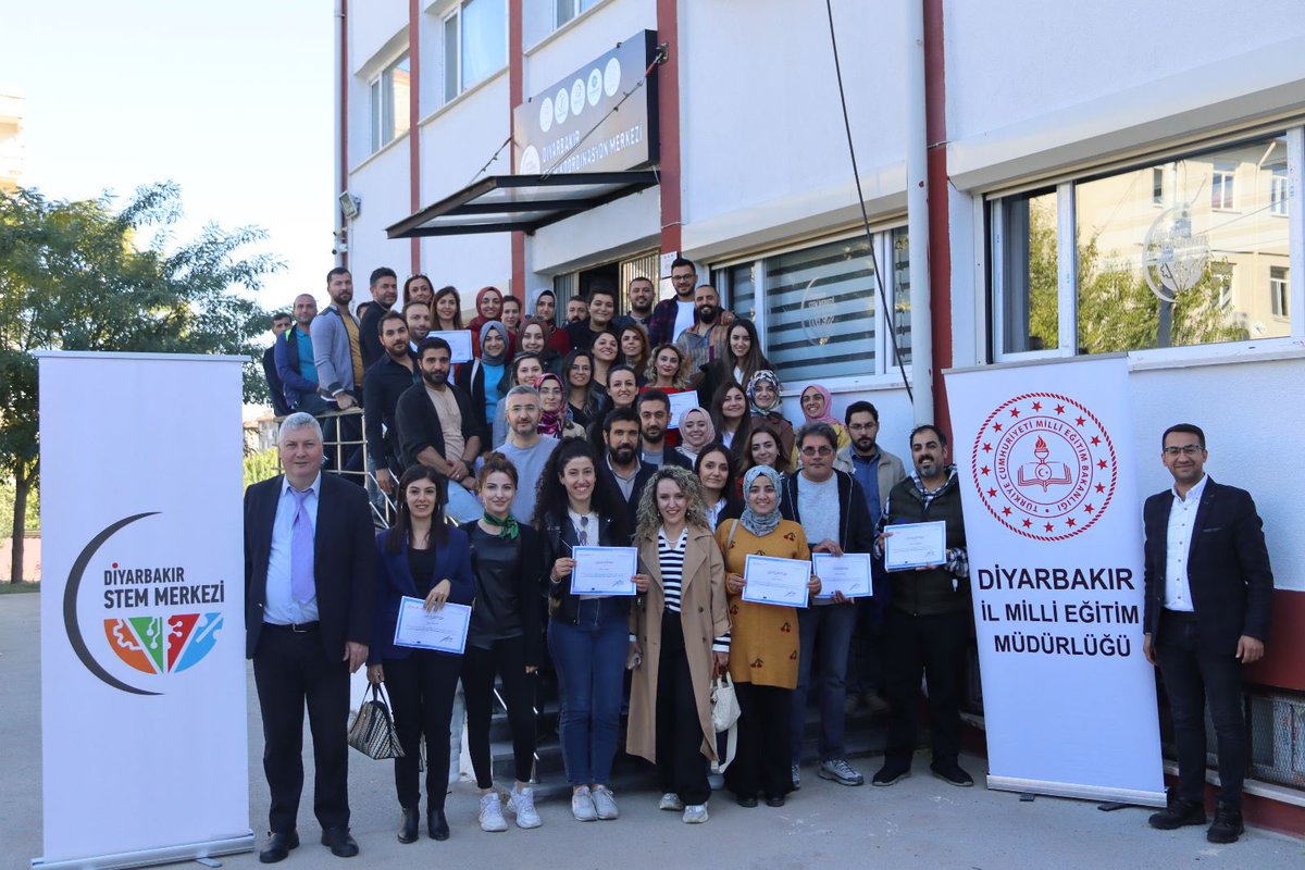 diyarbakirstem's tweet photo. “Matematik Seferberliği" kapsamında, “Scientix Projesi Matematik Öğretmenlerine Yönelik STEM Eğitimi Çalıştayı” Diyarbakır STEM Merkezinde bugün öğretmenlerimizin STEM Eğitimi proje sunumlarıyla tamamlandı.
@Diyarbakirmem 
@Murat4Kucukali 
@tcmeb
@mebyegitek https://t.co/huwuKsg9x3