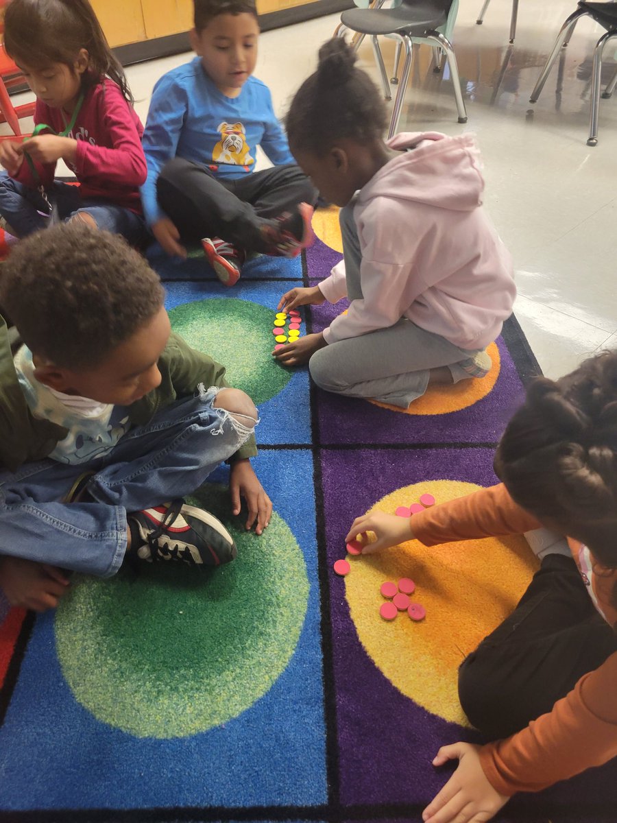 DanielleB4WMES's tweet photo. Learning about quantity in @MsChappellWMES class today! No matter how we arrange them, we all have 11! 
#ONEPACK
#WMES
#OURPACKISONTRACK https://t.co/z2Dx9ngfxo