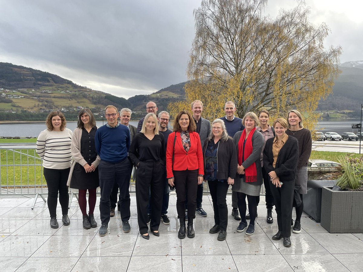 Inspirerande møte mellom @hvl_no og @vestforsk i dag. Gjennom produktive samtalar utvidar me samarbeidet! @AnneKH #vestland @