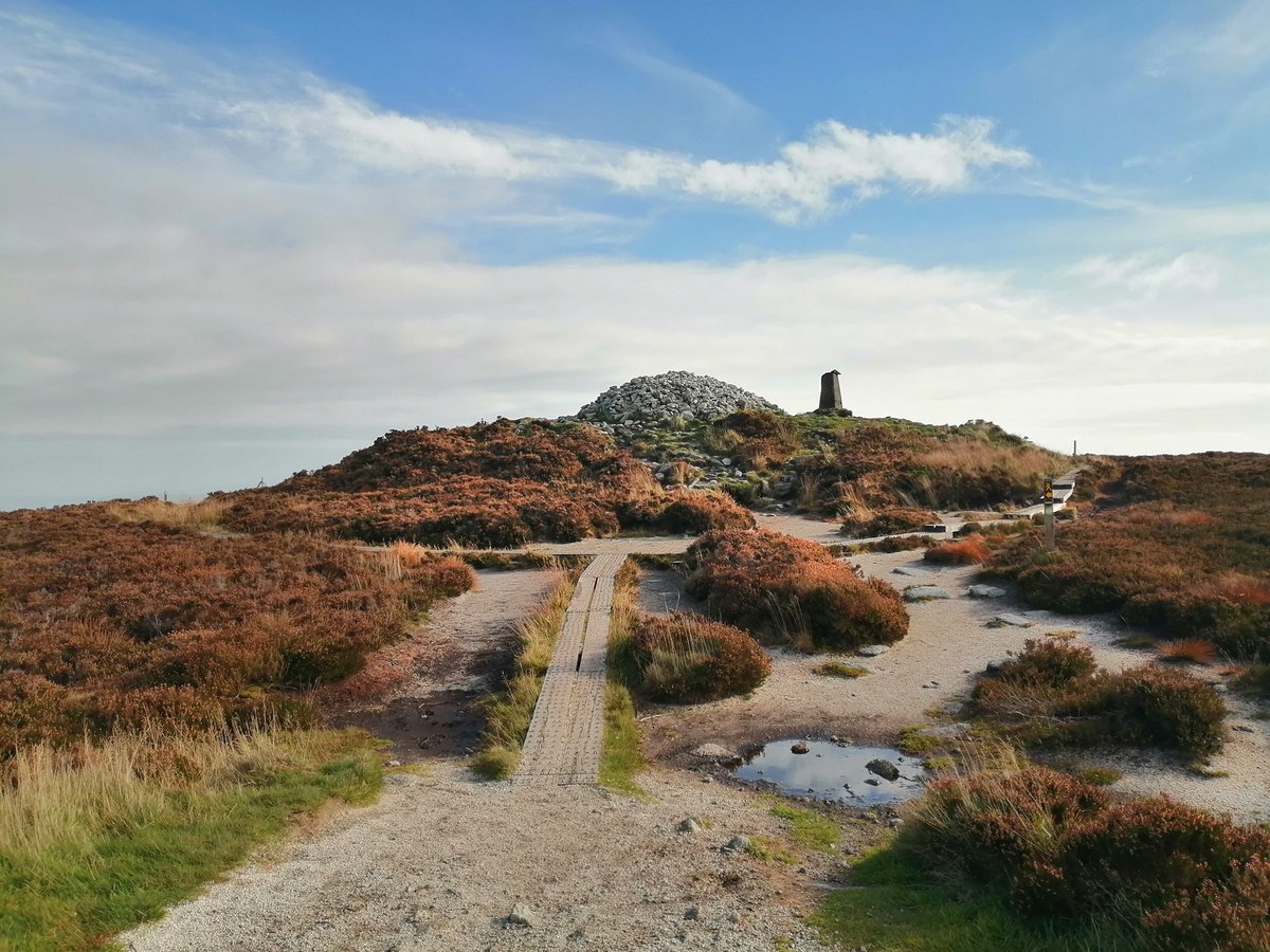 Did you know there are 11 Neolithic passage tombs distributed across the summits of the Dublin Mountains? This network of intervisible tombs formed an extended cemetery and were likely as important as the tomb complexes of Brú na Bóinne, Loughcrew, Carrowkeel and Carrowmore. 1/4
