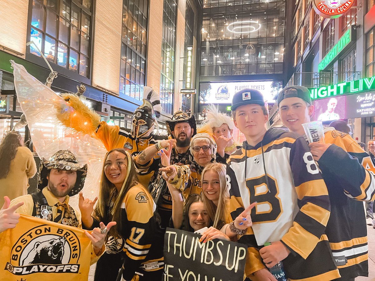 bymandaaa's tweet photo. playoff hockey >> #nhlbruins https://t.co/ikQjSdbGIj