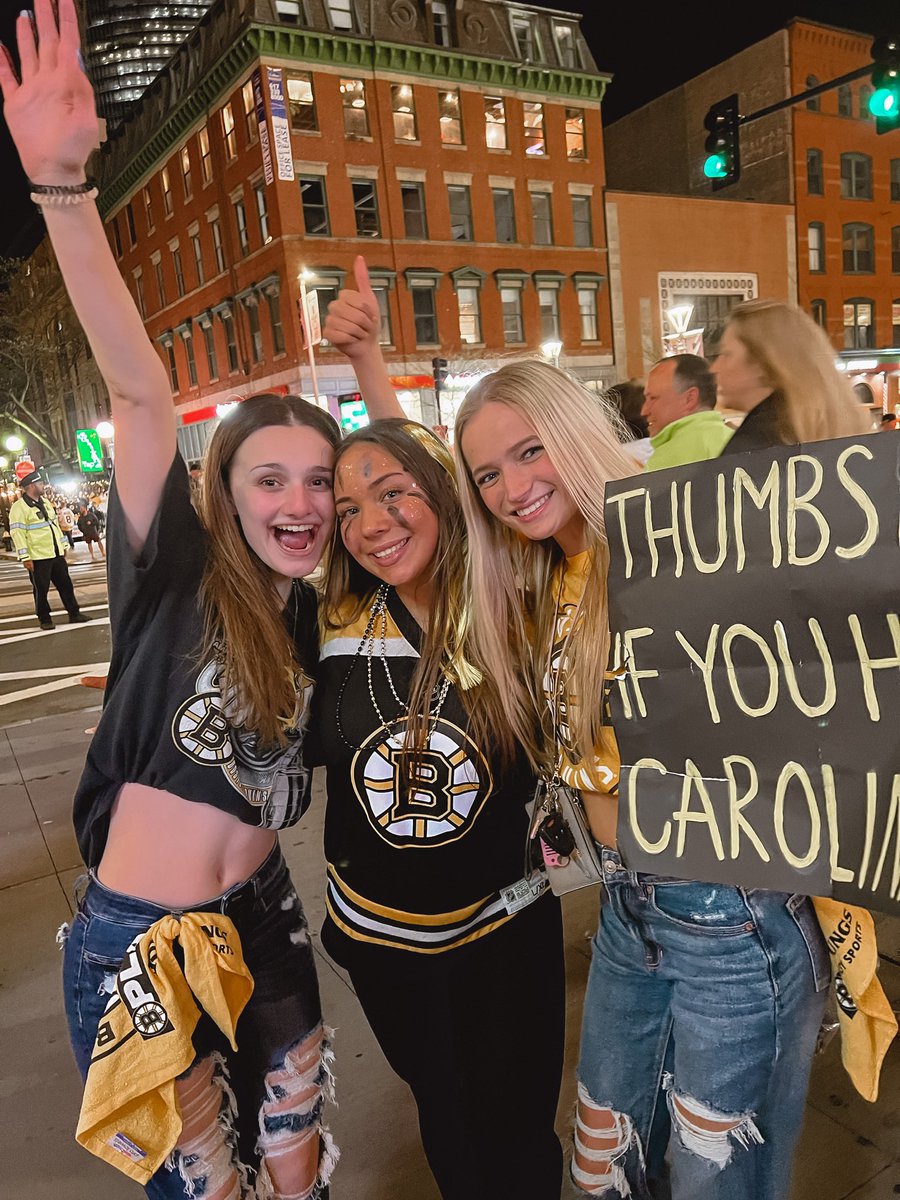 bymandaaa's tweet photo. playoff hockey >> #nhlbruins https://t.co/ikQjSdbGIj