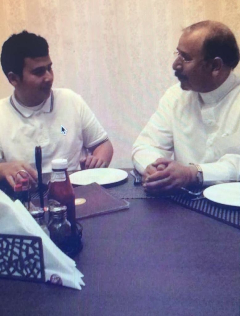 1441/4/9
ثلاثةاعوام من فقد تاج راسي 
ياكسراً لم يجبر ويافقداً لن يُعوض مر ثلاثة اعوام على وفاتك وما كان لمرورها ان تنسينا مرارة فقدك وفاجعة رحيلك اللهم اجعل ذلك الوجه البشوش في اعلى مراتب النعيم اللهم لا تجعل #لأبي ذنباً إلا غفرته ولا دعوة رُفعت لأجله إلا قبلتها واجمعنا به يالله.