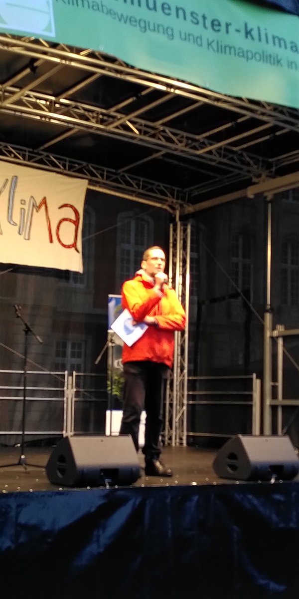 Volker Quaschning von #S4f fordert endlich die Einhaltung des 1.5 Grad Pfades! Deutschland ist mit dem Ziel einer Klimaneutralität im Jahr 2045 deutlich zu spät. Dann hat Dt. 5 Mrd Tonnen CO2 zu viel ausgestoßen. Diese Schäden trägt in besonderem Maße der globale Süden!