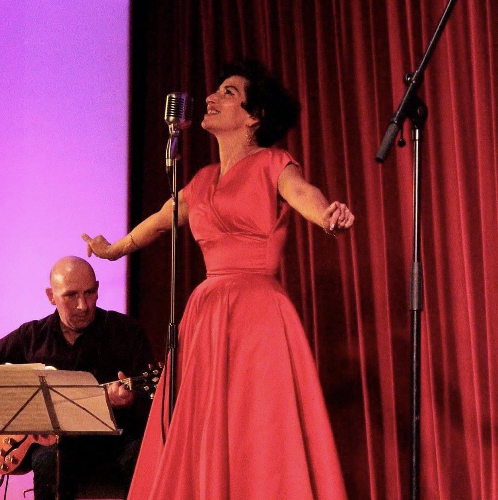 FlorenceJoelle's tweet photo. Playing at Nightjar Shoreditch this evening from 9pm. I’ll probably be wearing something red and shiny 😎
#thankyou #birthday #florencejoelle #nightjarlondon
@nightjar #nightjar #nightjarshoreditch #shoreditch #livemusic #jazz #rorymore #alvarolopez #thursdayvibes https://t.co/d26neMKkkV