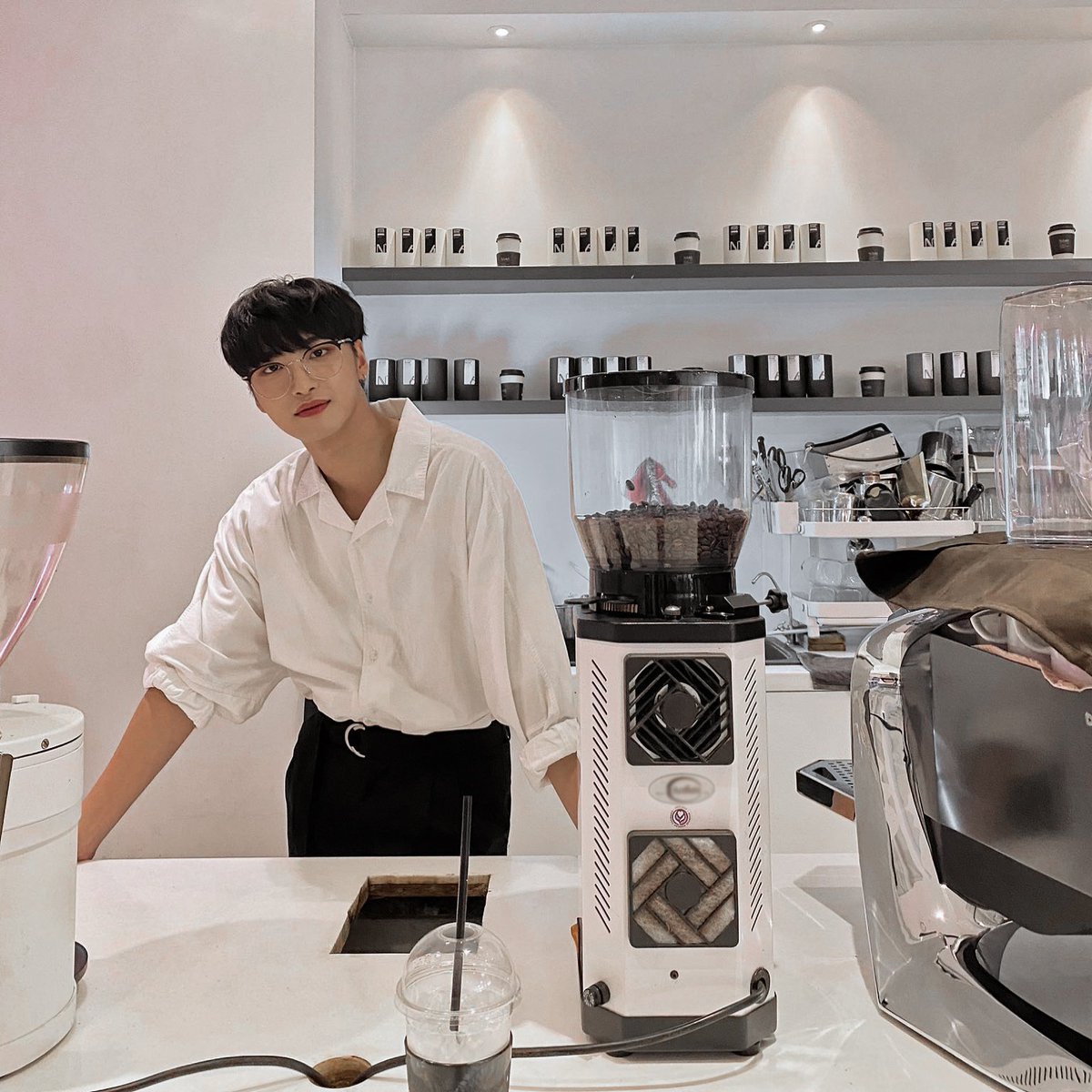 ㅤㅤvisited @eargasmjpg 's cafe — ended up part-timing. I wasn't paid.