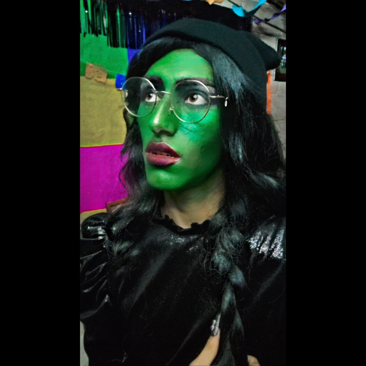 samueladolfo2's tweet photo. Todos Sabemos quién fué la inspiración 🧙🏽‍♀️💚
Mi #disfraz del #DiaDeMuertos es #elphis de nuestra princesa latina @dannapaola ✨
#dreamers #Lu #elite https://t.co/yhjqhIcctD