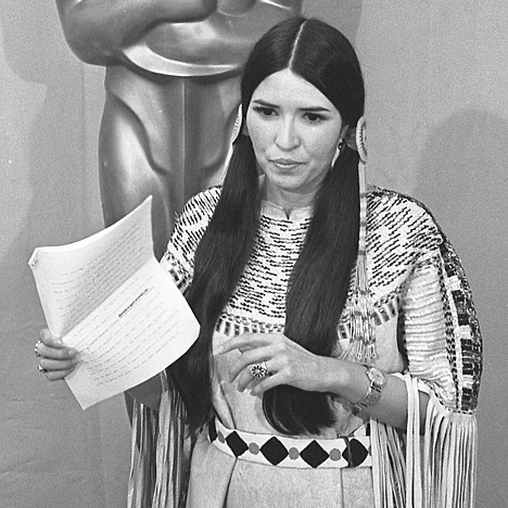 Insideworldmag's tweet photo. 🟡[Portrait]
Découvrez en page 1⃣2⃣ le portrait de Sacheen Littlefeather, #actrice et #militante amérindienne, décédée au début du mois d'octobre. 
👉https://t.co/hlpIyrB4iS

©Wikimedia commons / UCLA Library Special Collections. https://t.co/PUezyYSaVg