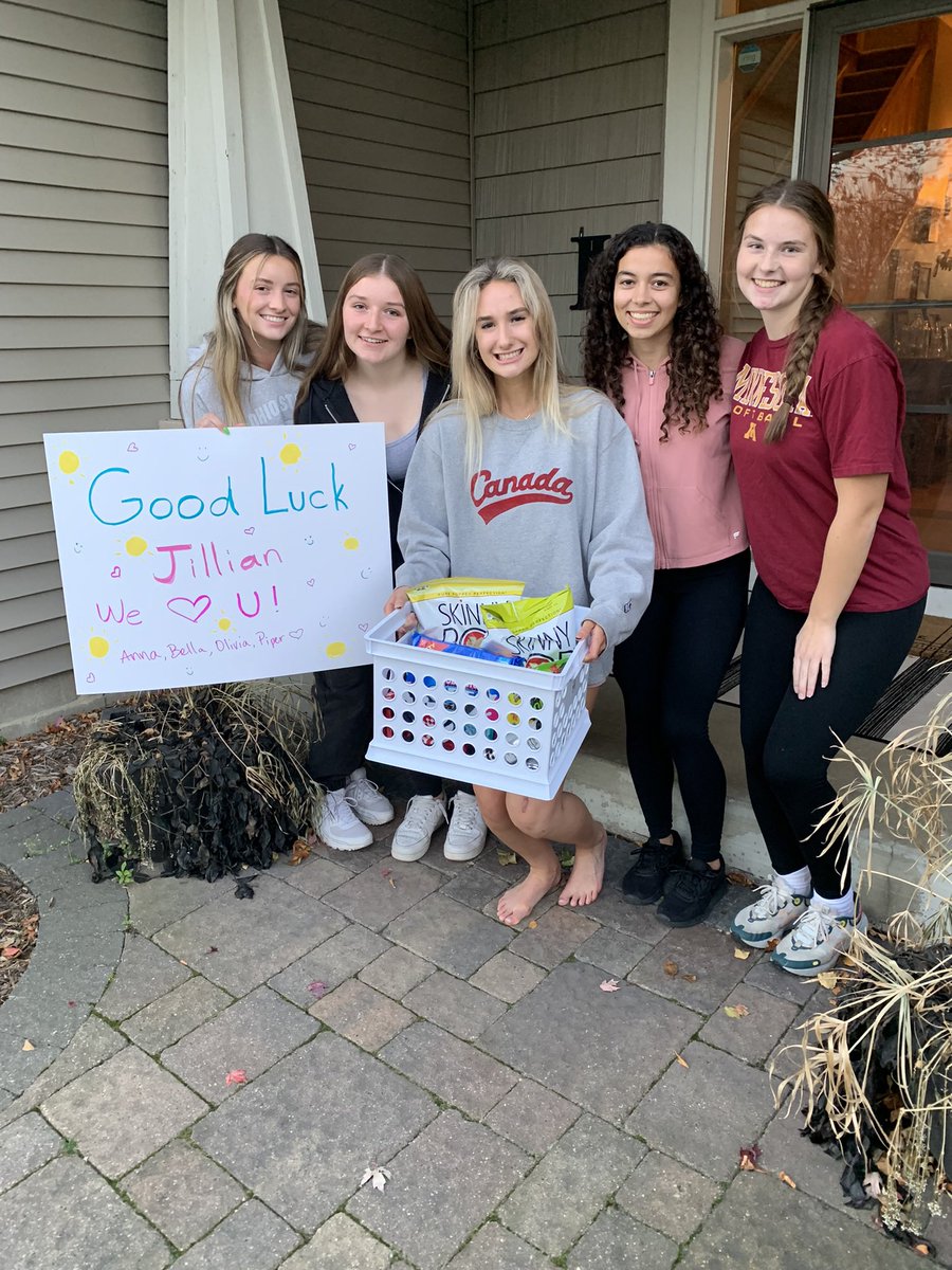 girlssoccer_FHS's tweet photo. Wishing our girl Jillian good luck on her acl surgery today! You’ll do great we love you❤️ https://t.co/J2M1Sqvjxp