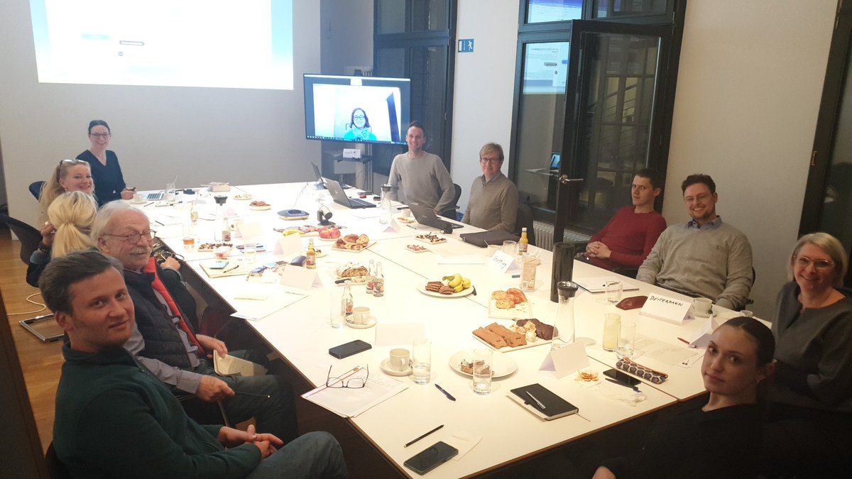 ivd_immobilien's tweet photo. Workshop #BesserSchreiben: wir haben viel gelernt über das #HamburgerVerstaendlichkeitsmodell.  

Danke @CChristoph_PR für ein tolles #Teamcoaching! Jetzt erreichen wir Sie noch besser ;) https://t.co/NB2uXaFcAG