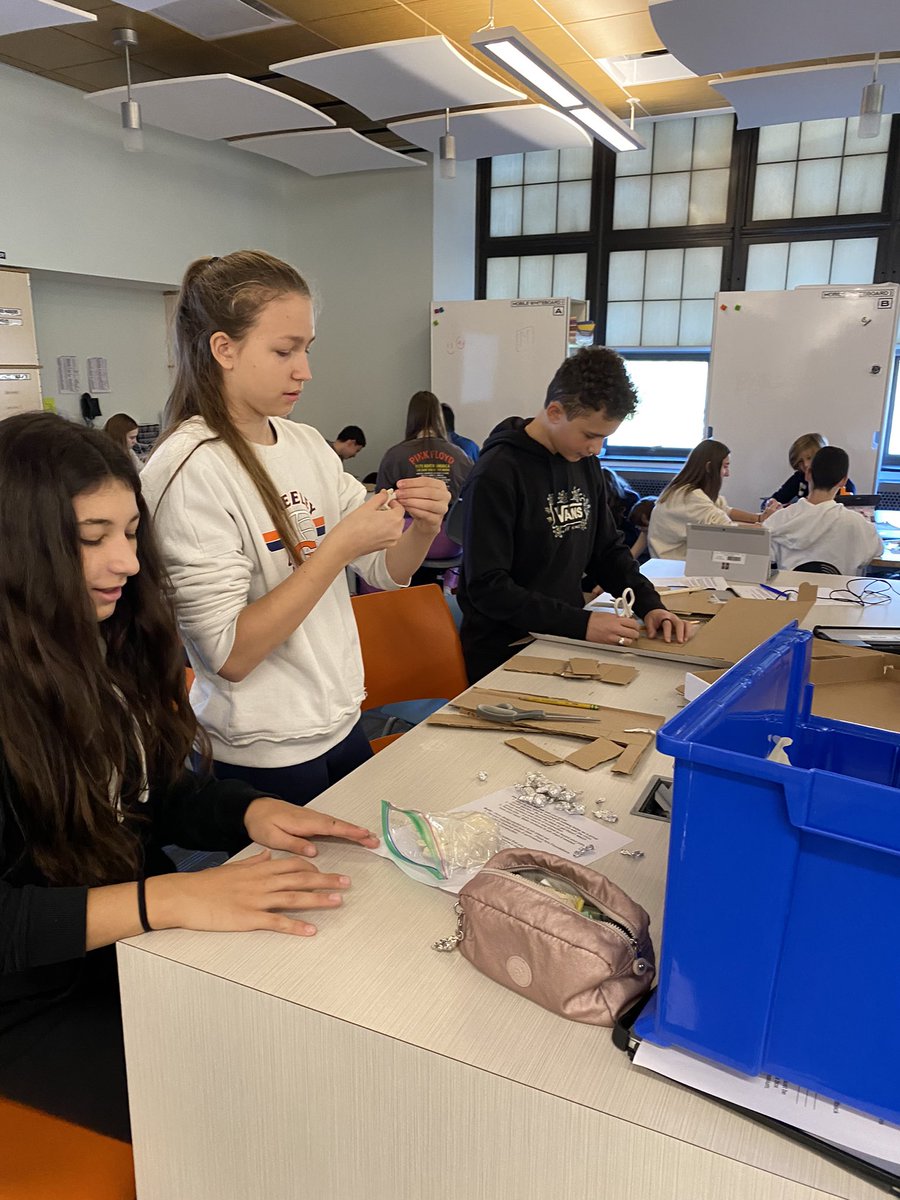 MsLifschultz's tweet photo. Steam center bustling as 8th graders begin construction of their Civil Rights Memorials. #wearechappaqua @STEAMwithSasso @EganSSclass @thriceblessed @GenevieveJulich https://t.co/1JLVKHBfu5