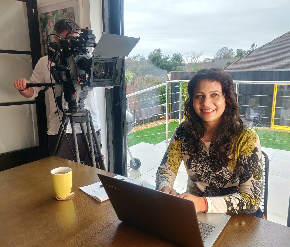 #Filming 4 <a href="/DHLGlobal/">DHL Group</a> with <a href="/nicemediauk/">Nice Media</a> today. 

Filming 4 #corporates is so much better than working (full-time) 4'em.😉

Thanks #director <a href="/TomHickmore/">Tom Hickmore</a> 4 the #photo!😀

#actor #actress #onset #shoot #shooting #film #TV #camera #home #office #employee #freedom #purpose #gratitude