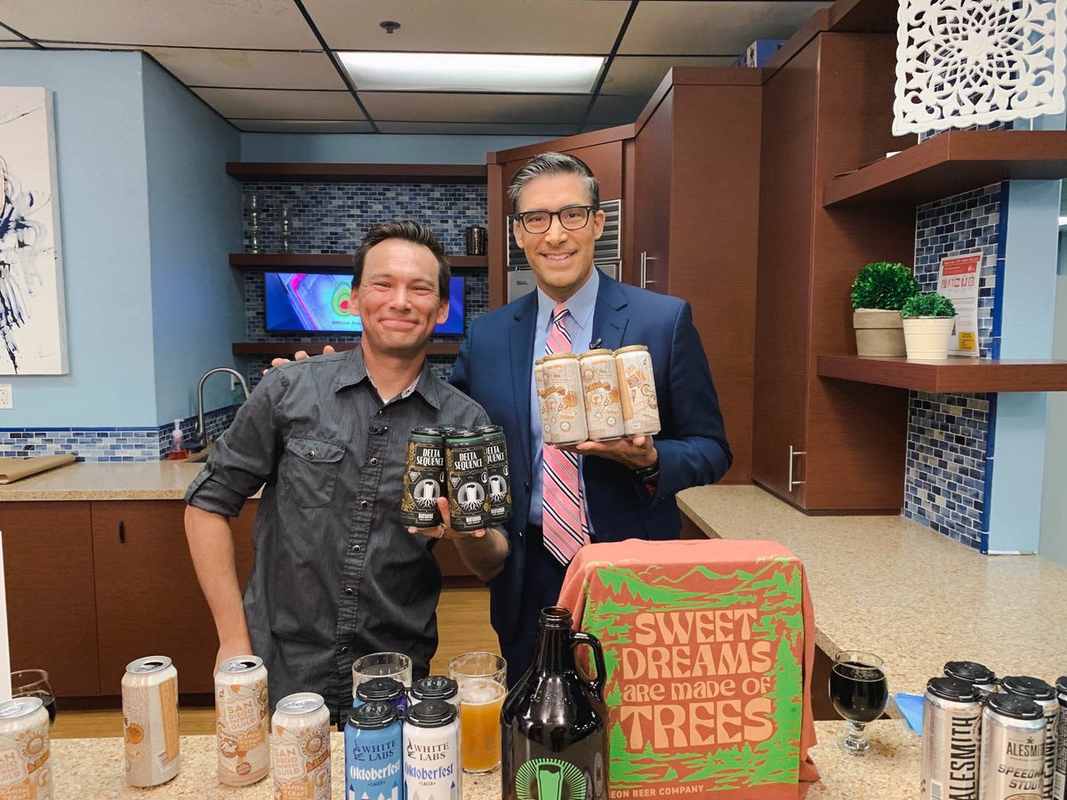 SDBeerNews's tweet image. Our @FOX5SanDiego #beer segment covered #SDBEERWEEK events w/#SDBW beers+collabs by @SDBrewers, @PizzaPortBrewing, @BurgeonBeer, @NorthParkBeerCo, @PureBrewing, @AleSmithBrewing &amp;amp; @WhiteLabs, plus a @HeatherLakeFOX5 cameo. | bit.ly/SDBNFOX52211

#craftbeer #sdbeer #sdbeernews