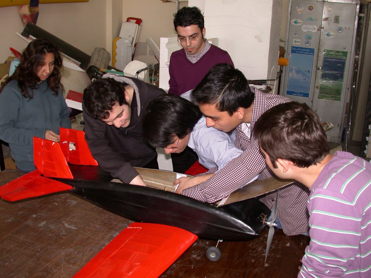 One of our student project teams from 2012 assembling their aircraft to take wings to new achievements 🛩️🐝#ITUTBT