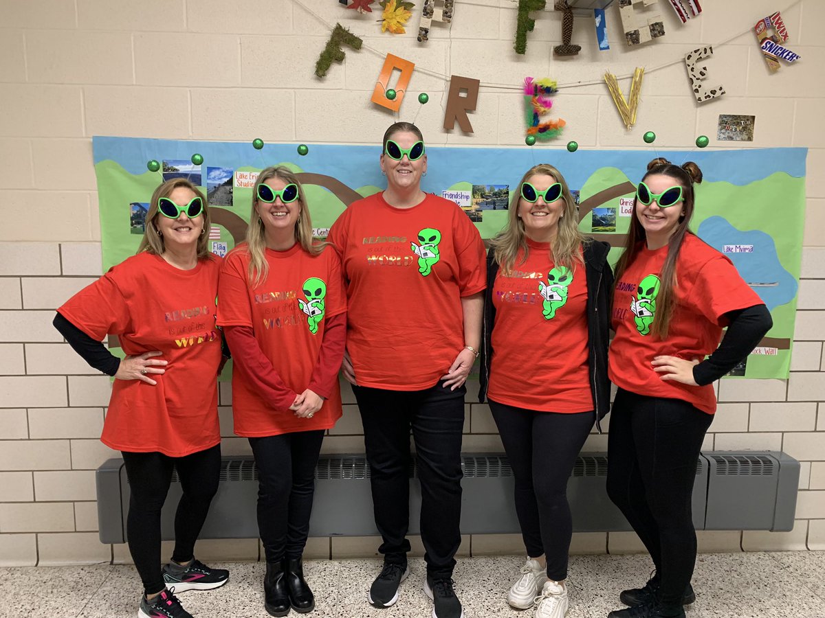 AndrewScarmack's tweet photo. Our 5th grade team is getting ready to blast off for tonight Family Literacy Night!! https://t.co/daZRL32YTE
