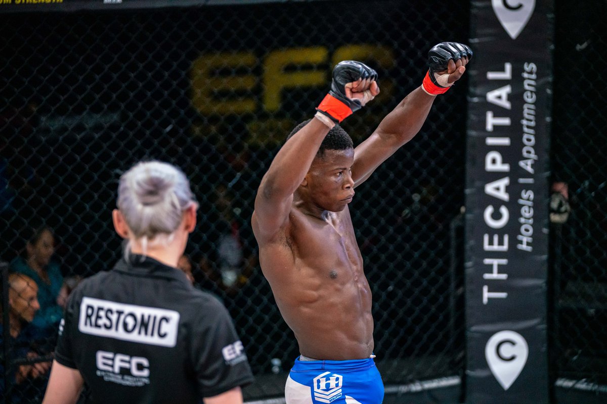 ZIMBABWE, STAND UP! 🇿🇼
Simbarashe 'The Hawk' Hokonya gets the W in his debut fight!

#EFC99