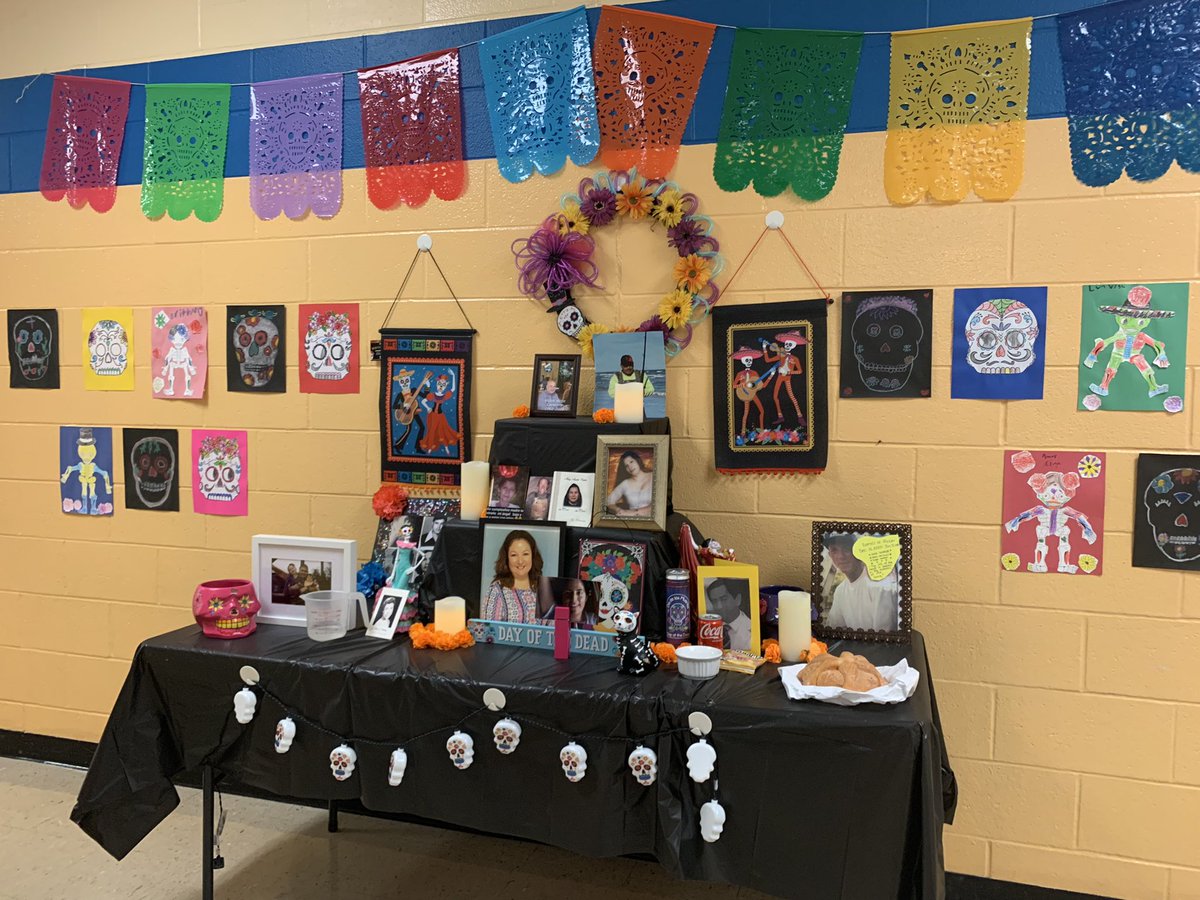 Remembering our loved ones 😍<a href="/SanchezES_HISD/">Sanchez Elementary</a> <a href="/rmena_97/">Ricardo Mena</a> #DiaDeLosMuertos @HISDLibraryServ <a href="/lenbryan25/">nope</a> @HISDMultiPrgms <a href="/ylianalizette/">Yliana Aganan</a>