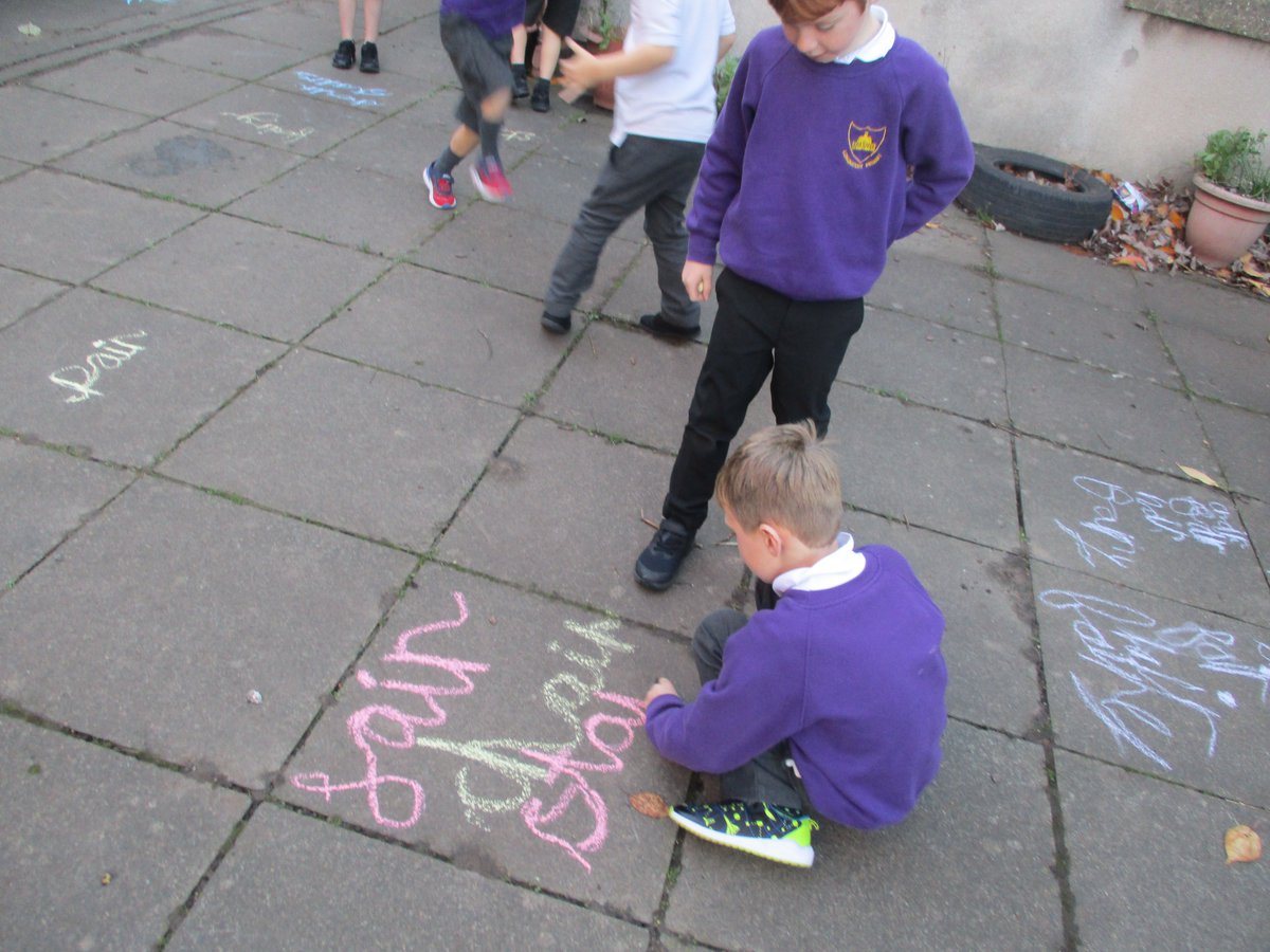 longniddryps's tweet photo. Outdoor partner practice helping P2/3 get ready for their weekly spelling challenge! #learningoutdoors #spellingfun #talkingpartners #activelearning https://t.co/xqmT8FrKJb