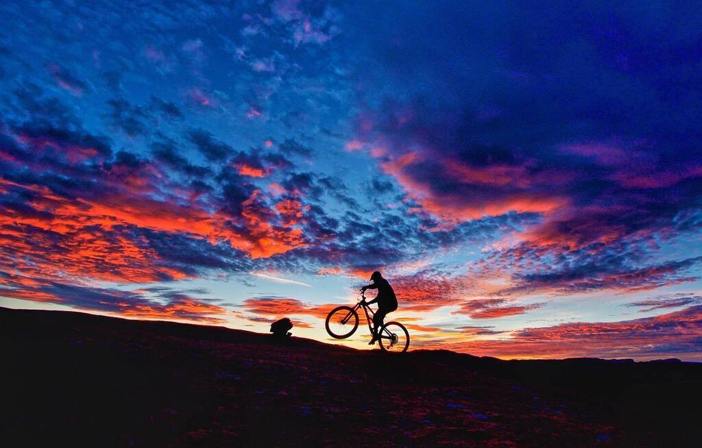 thepowdermonk's tweet photo. Sunset Slickrock session
#RideMoreGreatDays
#Moab, Utah.
.
.
.
#PEARLiZUMi #cycling #mtb #optoutside #utahgram #mtblife #whyiride #slickrock #mountainbike #utahisrad #yeticycles #venturesports #pearlizumicrew https://t.co/3vg2xXEHTY https://t.co/31jjF8w9Dm
