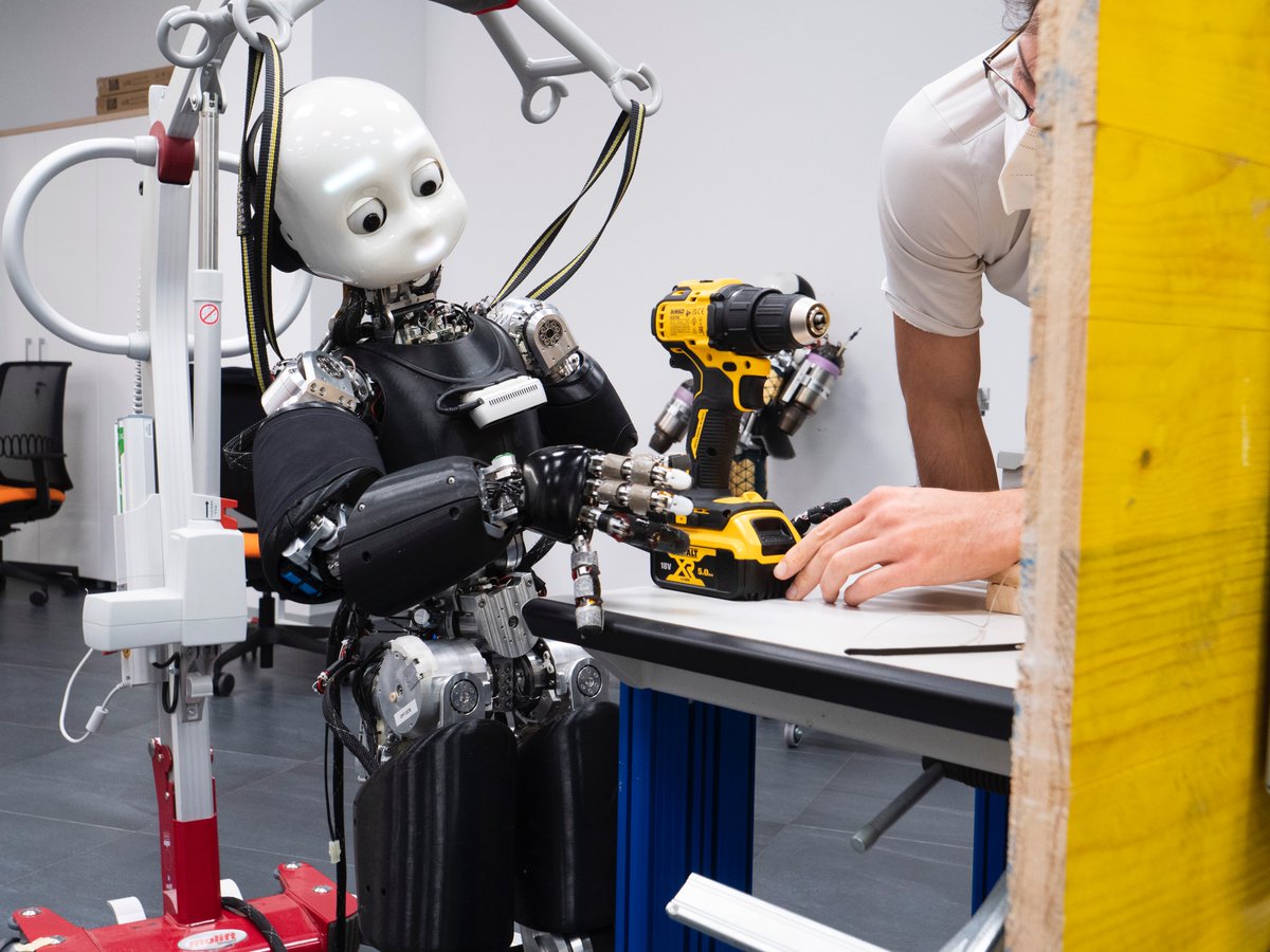 IITalk's tweet image. . 1 day to go to the #avatarxprizefinals, &quot;to transform and expand human presence through the use of #roboticavatars.&quot;

Both our teams are inside the Garage to get the last adjustments to pass the finals qualifications!!

BEST OF LUCK! 
@xprize @ami_iit @SofthandP