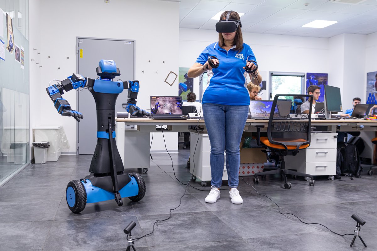 IITalk's tweet image. . 1 day to go to the #avatarxprizefinals, &quot;to transform and expand human presence through the use of #roboticavatars.&quot;

Both our teams are inside the Garage to get the last adjustments to pass the finals qualifications!!

BEST OF LUCK! 
@xprize @ami_iit @SofthandP