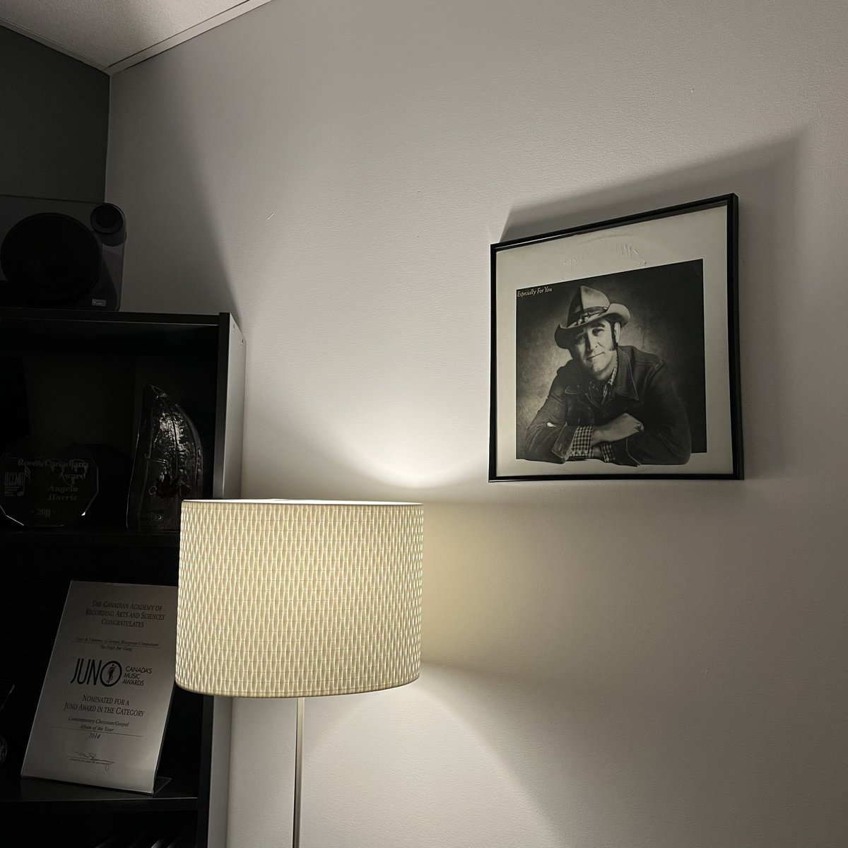 Which Traditional Country album just hits you in all the feels &amp; brings you back home every time? 

It’s this one for me. Don Williams - “Especially For Me”! Track 6, ‘If I Needed You’ sealed the deal for me. Hangs on my wall to remind me to stay humble &amp; grounded. #countrymusic